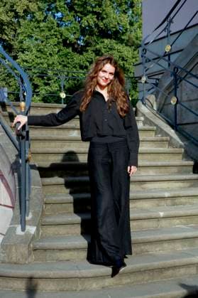 Staatsoper für alle , Red carpet on Bebelplatz, Berlin, 21 06 2025 Rosa CÃ sar Waschke daughter of Mark Waschke arriving at Charles Gounods RomÃ o et Juliette after William Shakespeare at the Staatsoper für Alle on Bebelplatz in Berlin on 21 6 2025 Berlin Staatsoper Unter den Linden Copyright: xAnitaxBuggex