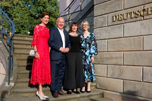Staatsoper für alle , Red carpet on Bebelplatz, Berlin, 21 06 2025 Ilka Horstmeier Member of the Board of Management BMW , Kai Wegner, Elisabeth Sobotka Director of the Staatsoper Unter den Linden and Nina Englert Head of the Berlin branch at the arrival to Charles Gounods RomÃ o et Juliette after William Shakespeare at th Copyright: xAnitaxBuggex