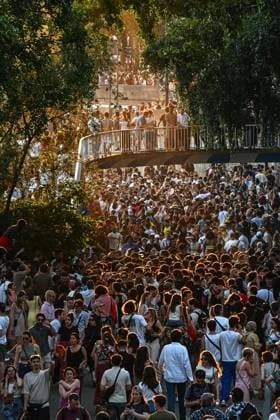 Crowds dance in the streets of Paris during the Fete de la Musique 2025 in Paris, June 21, 2025. - 21 06 2025 - France Ile-de-France (region) Paris -  JulienxMattiax xLexPictorium LePictorium_0311166