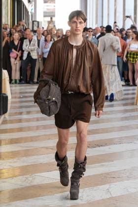 Milan, Milan Men s Fashion Week: Spring Summer 2026 - Men s Fashion, Spring Summer 2026 - Vivienne Westwood fashion show - catwalk in the photo: Model  Copyright: xRiccardoxGIordanox xipa-agency.netx xRiccardoxGiordanox IPA_Agency_IPA59341898