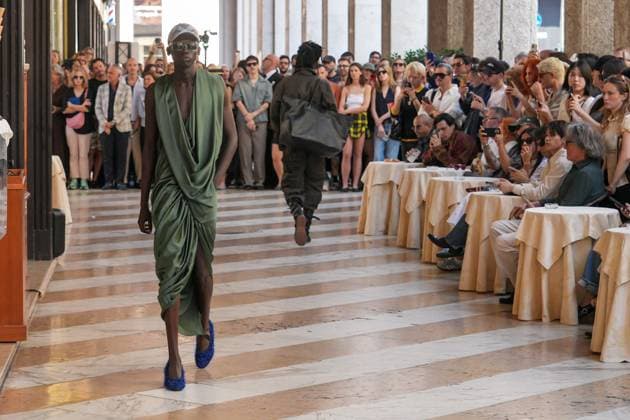 Entertainment Bilder des Tages Milan, Milan Men s Fashion Week: Spring Summer 2026 - Men s Fashion, Spring Summer 2026 - Vivienne Westwood fashion show - catwalk in the photo: Model  Copyright: xRiccardoxGIordanox xipa-agency.netx xRiccardoxGiordanox IPA_Agency_IPA59341942