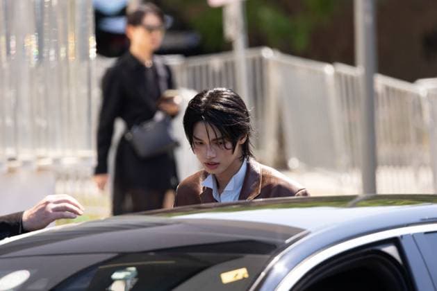 News - Prada - Arrivals - Milan Fashion Week - Menswear Spring Summer 2026 Win Metawin Opas-iamkajorn is seen leaving the Prada fashion show during the Milan Menswear Spring Summer 2026 Fashion Week on June 22, 2025 in Milan, Italy. Photo: Cinzia Camela. MILAN Fondazione Prada Italy Copyright: xCinziaxCamelax xLiveMediax LPN_1934020