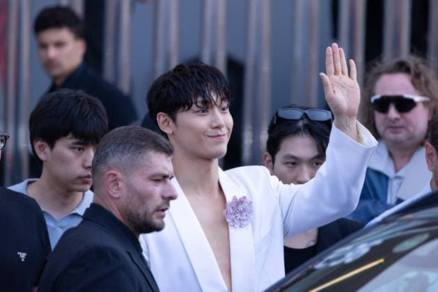 News - Prada - Arrivals - Milan Fashion Week - Menswear Spring Summer 2026 Lee Do-hyun is seen leaving the Prada fashion show during the Milan Menswear Spring Summer 2026 Fashion Week on June 22, 2025 in Milan, Italy. Photo: Cinzia Camela. MILAN Fondazione Prada Italy Copyright: xCinziaxCamelax xLiveMediax LPN_1934055
