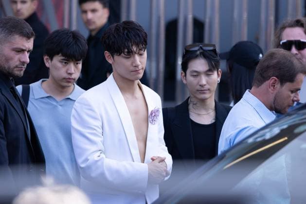 News - Prada - Arrivals - Milan Fashion Week - Menswear Spring Summer 2026 Lee Do-hyun is seen leaving the Prada fashion show during the Milan Menswear Spring Summer 2026 Fashion Week on June 22, 2025 in Milan, Italy. Photo: Cinzia Camela. MILAN Fondazione Prada Italy Copyright: xCinziaxCamelax xLiveMediax LPN_1934059
