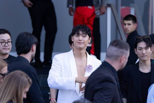 News - Prada - Arrivals - Milan Fashion Week - Menswear Spring Summer 2026 Lee Do-hyun is seen leaving the Prada fashion show during the Milan Menswear Spring Summer 2026 Fashion Week on June 22, 2025 in Milan, Italy. Photo: Cinzia Camela. MILAN Fondazione Prada Italy Copyright: xCinziaxCamelax xLiveMediax LPN_1934061
