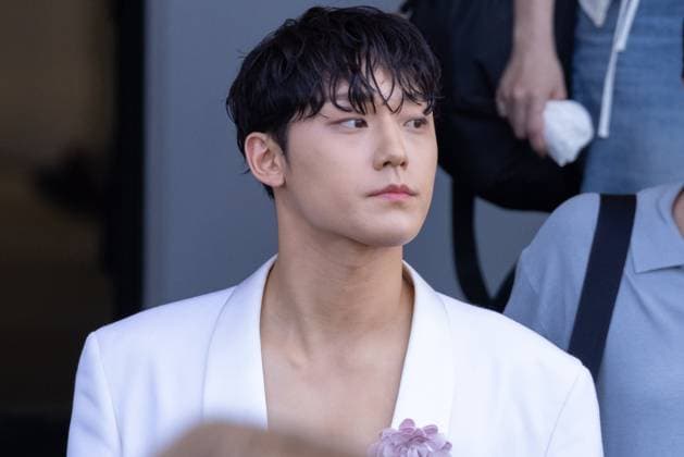 News - Prada - Arrivals - Milan Fashion Week - Menswear Spring Summer 2026 Lee Do-hyun is seen leaving the Prada fashion show during the Milan Menswear Spring Summer 2026 Fashion Week on June 22, 2025 in Milan, Italy. Photo: Cinzia Camela. MILAN Fondazione Prada Italy Copyright: xCinziaxCamelax xLiveMediax LPN_1934062