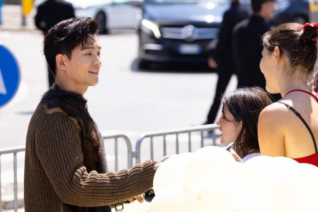 News - Prada - Arrivals - Milan Fashion Week - Menswear Spring Summer 2026 Alvin Chong is seen leaving the Prada fashion show during the Milan Menswear Spring Summer 2026 Fashion Week on June 22, 2025 in Milan, Italy. Photo: Cinzia Camela. MILAN Fondazione Prada Italy Copyright: xCinziaxCamelax xLiveMediax LPN_1934068