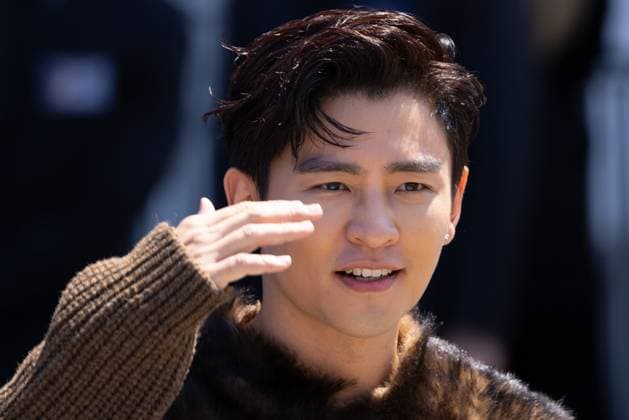 News - Prada - Arrivals - Milan Fashion Week - Menswear Spring Summer 2026 Alvin Chong is seen leaving the Prada fashion show during the Milan Menswear Spring Summer 2026 Fashion Week on June 22, 2025 in Milan, Italy. Photo: Cinzia Camela. MILAN Fondazione Prada Italy Copyright: xCinziaxCamelax xLiveMediax LPN_1934076