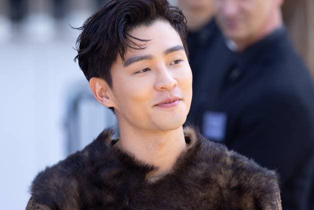 News - Prada - Arrivals - Milan Fashion Week - Menswear Spring Summer 2026 Alvin Chong is seen leaving the Prada fashion show during the Milan Menswear Spring Summer 2026 Fashion Week on June 22, 2025 in Milan, Italy. Photo: Cinzia Camela. MILAN Fondazione Prada Italy Copyright: xCinziaxCamelax xLiveMediax LPN_1934080
