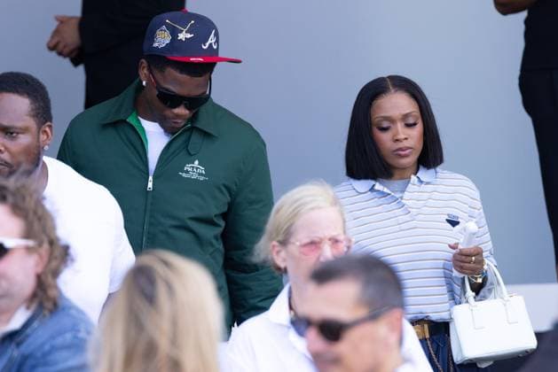News - Prada - Arrivals - Milan Fashion Week - Menswear Spring Summer 2026 (R-L) Shannon Jackson and Anthony Edwards are seen leaving the Prada fashion show during the Milan Menswear Spring Summer 2026 Fashion Week on June 22, 2025 in Milan, Italy. Photo: Cinzia Camela. MILAN Fondazione Prada Italy Copyright: xCinziaxCamelax xLiveMediax LPN_1934089