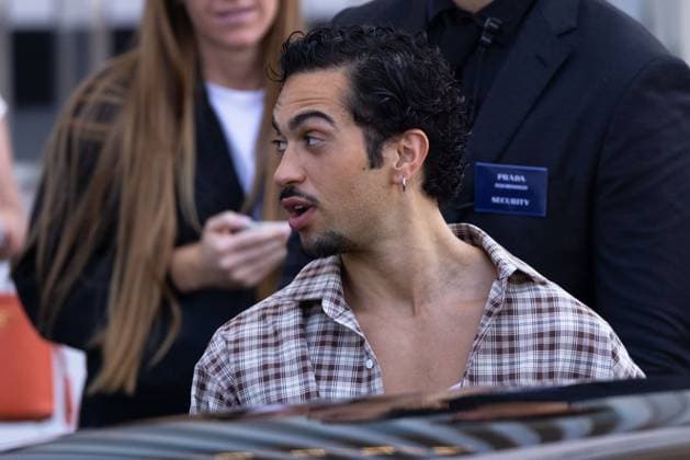 News - Prada - Arrivals - Milan Fashion Week - Menswear Spring Summer 2026 Mahmood is seen leaving the Prada fashion show during the Milan Menswear Spring Summer 2026 Fashion Week on June 22, 2025 in Milan, Italy. Photo: Cinzia Camela. MILAN Fondazione Prada Italy Copyright: xCinziaxCamelax xLiveMediax LPN_1934108
