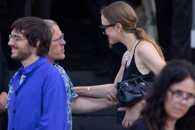 News - Prada - Arrivals - Milan Fashion Week - Menswear Spring Summer 2026 Scott Schuman and a guest are seen leaving the Prada fashion show during the Milan Menswear Spring Summer 2026 Fashion Week on June 22, 2025 in Milan, Italy. Photo: Cinzia Camela. MILAN Fondazione Prada Italy Copyright: xCinziaxCamelax xLiveMediax LPN_1934118