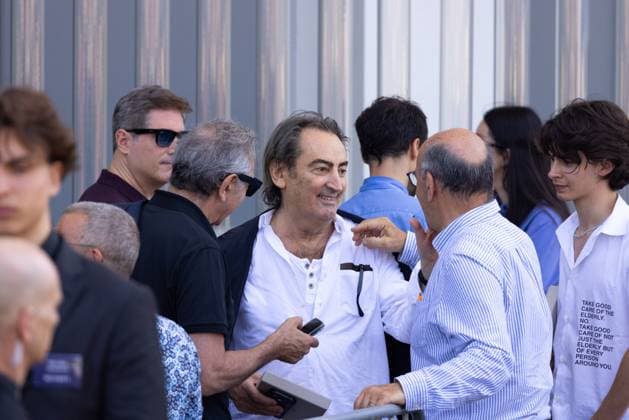 News - Prada - Arrivals - Milan Fashion Week - Menswear Spring Summer 2026 Carlo Capasa, Beppe Angiolini and a guest are seen leaving the Prada fashion show during the Milan Menswear Spring Summer 2026 Fashion Week on June 22, 2025 in Milan, Italy. Photo: Cinzia Camela. MILAN Fondazione Prada Italy Copyright: xCinziaxCamelax xLiveMediax LPN_1934131