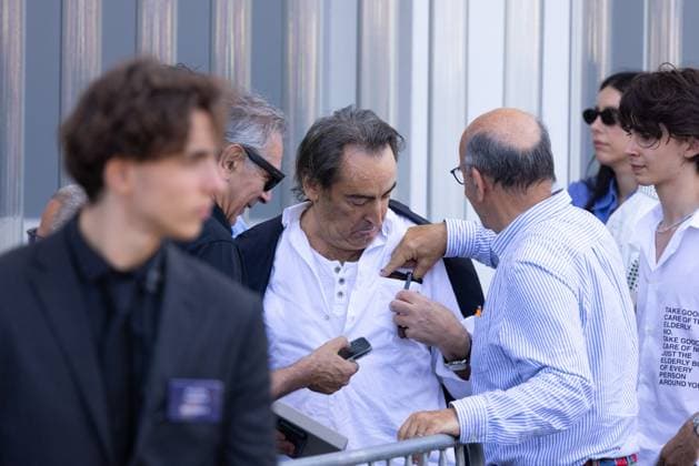 News - Prada - Arrivals - Milan Fashion Week - Menswear Spring Summer 2026 Beppe Angiolini is seen leaving the Prada fashion show during the Milan Menswear Spring Summer 2026 Fashion Week on June 22, 2025 in Milan, Italy. Photo: Cinzia Camela. MILAN Fondazione Prada Italy Copyright: xCinziaxCamelax xLiveMediax LPN_1934133