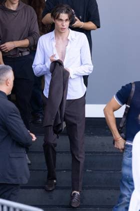 News - Prada - Arrivals - Milan Fashion Week - Menswear Spring Summer 2026 Guest are seen at the Prada fashion show during the Milan Menswear Spring Summer 2026 Fashion Week on June 22, 2025 in Milan, Italy. Photo: Cinzia Camela. MILAN Fondazione Prada Italy Copyright: xCinziaxCamelax xLiveMediax LPN_1934148