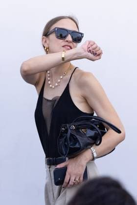 News - Prada - Arrivals - Milan Fashion Week - Menswear Spring Summer 2026 A guest is seen leaving the Prada fashion show during the Milan Menswear Spring Summer 2026 Fashion Week on June 22, 2025 in Milan, Italy. Photo: Cinzia Camela. MILAN Fondazione Prada Italy Copyright: xCinziaxCamelax xLiveMediax LPN_1934152