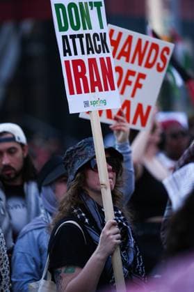 Hands off Iran protest in Toronto TORONTO, CANADA - JUNE 22 : People holding placards and waving Palestinian and Iranian flags gather to protest ongoing attacks on Iran and Gaza, in Toronto, Ontario, Canada on June 22, 2025. Mert Alper Dervis Anadolu Ontario Canada. Editorial use only. Please get in touch for any other usage.  Copyright: x2025xAnadoluxMertxAlperxDervisx