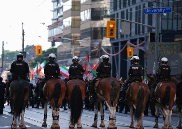 Hands off Iran protest in Toronto TORONTO, CANADA - JUNE 22 : Toronto police stand guard as pro-Palestinian and Iranian demonstrators gather to protest ongoing attacks on Iran and Gaza, in Toronto, Ontario, Canada on June 22, 2025. Mert Alper Dervis Anadolu Ontario Canada. Editorial use only. Please get in touch for any other usage.  Copyright: x2025xAnadoluxMertxAlperxDervisx