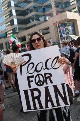 Hands off Iran protest in Toronto TORONTO, CANADA - JUNE 22 : People holding placards and waving Palestinian and Iranian flags gather to protest ongoing attacks on Iran and Gaza, in Toronto, Ontario, Canada on June 22, 2025. Mert Alper Dervis Anadolu Ontario Canada. Editorial use only. Please get in touch for any other usage.  Copyright: x2025xAnadoluxMertxAlperxDervisx