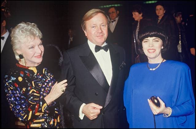 ARCHIVES - LINE RENAUD ET MIREILLE MATHIEU AU MOULIN ROUGE A PARIS EN 1986 INCONNU Paris France *** Archiv LINE RENAUD und MIREILLE MATHIEU Au Mühle rot A Paris IN 1986 UNBEKANNT Paris Frankreich  Copyright: xBERTRANDxRINDOFFxPETROFFx xBESTIMAGExBERTRANDxRINDOFFxPETROFFx xBESTIMAGEx