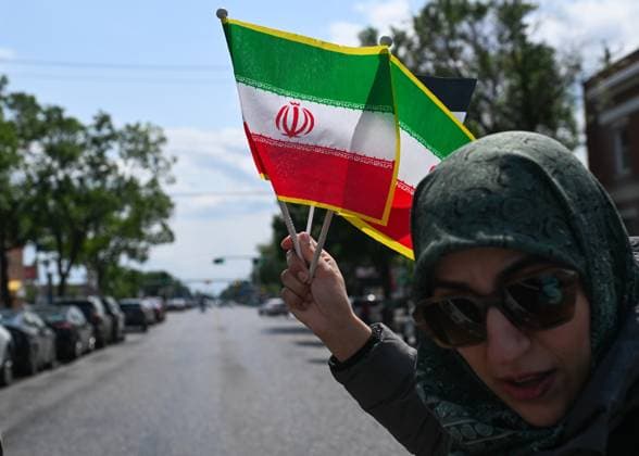 Woman With Israeli Flag Attacked During Edmonton Pro-Palestine Protest EDMONTON, CANADA JUNE 22: Members of the local Palestinian diaspora, joined by Iranian and other Middle Eastern Muslim protesters, along with local activists, gather on White Avenue in Edmonton for the Hands Off Palestine, Iran, Syria, Yemen, Lebanon protest on June 22, 2025, in Edmonton, Alberta, Canada. Edmonton Canada Copyright: xArturxWidakx originalFilename: widak-womanwit250622_npmA6.jpg