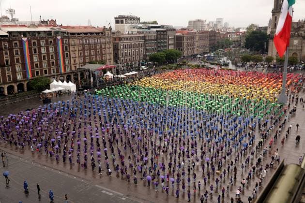 World s Largest Rainbow Flag on Pride Celebrations Members of the LGBTTTIQ+ community hold umbrellas while take part in the creation the world s largest rainbow flag, on the Pride celebrations framework at the Mexico City Zocalo main square. on June 22, 2025 in Mexico City, Mexico. Mexico City CDMX Mexico Copyright: xLuisxBarronx
