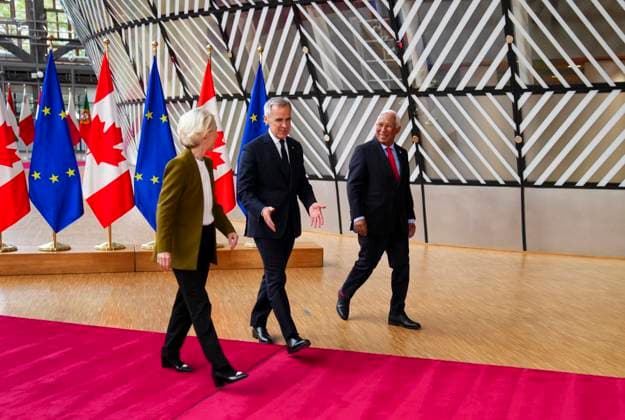 June 23, 2025, Brussels, Belgium: Canadian Prime Minister Mark Carney, centre, is welcomed to the European Council Building by Antonio Costa, President of the European Council and Ursula von der Leyen, President of the European Commission, for the Canada EU Summit in Brussels, Belgium on Monday, June 23, 2025. Brussels Belgium - ZUMAc35_ 20250623_zaf_c35_037 Copyright: xSeanxKilpatrickx