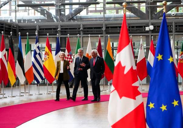 June 23, 2025, Brussels, Belgium: Canadian Prime Minister Mark Carney, centre, is welcomed to the European Council Building by Antonio Costa, President of the European Council and Ursula von der Leyen, President of the European Commission, for the Canada EU Summit in Brussels, Belgium on Monday, June 23, 2025. Brussels Belgium - ZUMAc35_ 20250623_zaf_c35_038 Copyright: xSeanxKilpatrickx