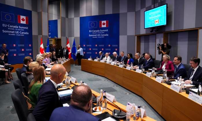 News Bilder des Tages June 23, 2025, Brussels, Belgium: Canadian Prime Minister Mark Carney, centre right, takes part in a plenary session at the Canada EU Summit in Brussels, Belgium on Monday, June 23, 2025. Brussels Belgium  - ZUMAc35_ 20250623_zaf_c35_048 Copyright: xSeanxKilpatrickx
