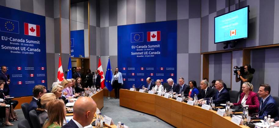 June 23, 2025, Brussels, Belgium: Canadian Prime Minister Mark Carney, centre right, takes part in a plenary session at the Canada EU Summit in Brussels, Belgium on Monday, June 23, 2025. Brussels Belgium  - ZUMAc35_ 20250623_zaf_c35_049 Copyright: xSeanxKilpatrickx