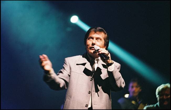 ARCHIVES - FRANK MICHAEL A L OLYMPIA EN 2001 Paris France *** Archiv FRANK MICHAEL A L OLYMPIA IN 2001 Paris Frankreich  Copyright: xCOADICxGUIRECx xBESTIMAGExCOADICxGUIRECx xBESTIMAGEx