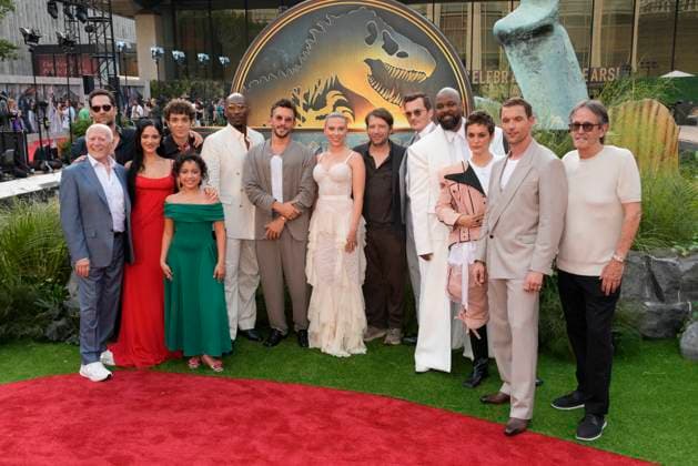 Jurassic World Rebirth Premiere L-R: Frank Marshall, Manuel Garcia Rulfo, Luna Blaise, David Iacono, Audrina Miranda, Mahershala Ali, Jonathan Bailey, Scarlett Johansson, Gareth Edwards, Rupert Friend, Bechir Sylvain, Philippine Velge, Ed Skrein, Patrick Crowley attends the Jurassic World Rebirth Premiere presented by Universal Pictures and Amblin Entertainment, held at Lincoln Center in New York City, Monday, June 23, 2025., Credit:Jennifer Graylock-Graylock.comJennifer Graylock-Graylock.com Avalon United States, New York, New York CIty, Lincoln Center  Copyright: xJenniferxGraylock-Graylock.comJenniferxGraylock-Graylock.comx xAvalonx 1014352033