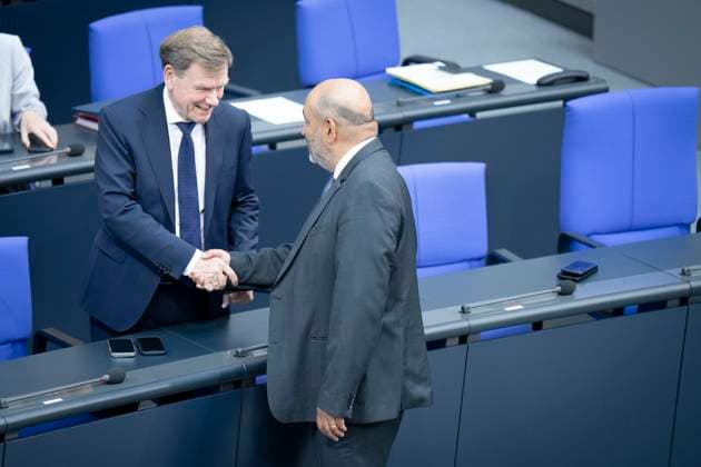Sitzungswoche, Bundestag Sitzung, Bundestag, Plenum, Regierungsbank, Johann Wadephul, AA, Bundesaußenminister, Omid Nouripour, Bundestagsvizepräsident Berlin Berlin GER *** Session week, Bundestag session, Bundestag, plenary, government bench, Johann Wadephul, AA, Federal Foreign Minister, Omid Nouripour, Bundestag Vice-President Berlin Berlin GER