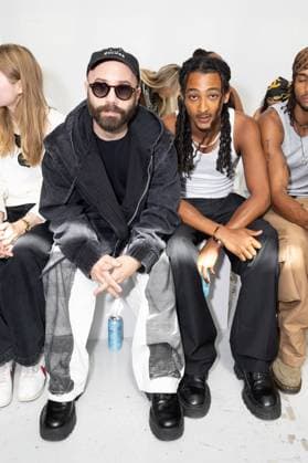 Front row of the Etudes Studio Spring Summer 2026 menswear fashion show during Paris Fashion Week at the Palais de Tokyo Woodkid, Theodort au front row du défilé Etudes Studio de la mode homme Printemps Été 2026 dans le cadre de la Fashion Week de Paris au Palais de Tokyo, à Paris, France, on June 24, 2025 Jeremy Melloul Bestimage Front row of the Etudes Studio Spring Summer 2026 menswear fashion show during Paris Fashion Week at the Palais de Tokyo in Paris, France, on June 24, 2025 Woodkid, Theodort au front row du défilé Etudes Studio de la mode homme Printemps Été 2026 dans le cadre de la Fashion Week de Paris au Palais de Tokyo, à Paris, France, le 24 juin 2025 Jeremy Melloul Bestimage Front row of the Etudes Studio Spring Summer 2026 Copyright: xJeremyxMelloulx xBestimagexJeremyxMelloulx xBestimagex