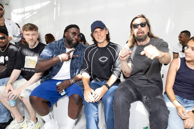 Front row of the Etudes Studio Spring Summer 2026 menswear fashion show during Paris Fashion Week at the Palais de Tokyo Pedro Winter, Orelsan, Skread, Ablaye au front row of the Etudes Studio Spring Summer 2026 menswear fashion show during Paris Fashion Week at the Palais de Tokyo in Paris, France, on June 24, 2025 Jeremy Melloul Bestimage Front row of the Etudes Studio Spring Summer 2026 menswear fashion show during Paris Fashion Week at the Palais de Tokyo in Paris, France, on June 24, 2025 Pedro Winter, Orelsan, Skread, Ablaye au front row du défilé Etudes Studio de la mode homme Printemps Été 2026 dans le cadre de la Fashion Week de Paris au Palais de Tokyo, à Paris, France, le 24 juin 2025 Jeremy Melloul Bestimage Front row of the Et Copyright: xJeremyxMelloulx xBestimagexJeremyxMelloulx xBestimagex
