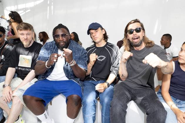 Front row of the Etudes Studio Spring Summer 2026 menswear fashion show during Paris Fashion Week at the Palais de Tokyo Pedro Winter, Orelsan, Skread, Ablaye au front row of the Etudes Studio Spring Summer 2026 menswear fashion show during Paris Fashion Week at the Palais de Tokyo in Paris, France, on June 24, 2025 Jeremy Melloul Bestimage Front row of the Etudes Studio Spring Summer 2026 menswear fashion show during Paris Fashion Week at the Palais de Tokyo in Paris, France, on June 24, 2025 Pedro Winter, Orelsan, Skread, Ablaye au front row du défilé Etudes Studio de la mode homme Printemps Été 2026 dans le cadre de la Fashion Week de Paris au Palais de Tokyo, à Paris, France, le 24 juin 2025 Jeremy Melloul Bestimage Front row of the Et Copyright: xJeremyxMelloulx xBestimagexJeremyxMelloulx xBestimagex
