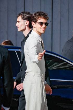 Arrivées au deuxième défilé Saint Laurent de la mode homme Printemps Été 2026 dans le cadre de la Fashion Week de Paris à la Bourse de Commerce Pinault Collection Manu Rios Arrivées au deuxième défilé Saint Laurent de la mode homme Printemps Été 2026 dans le cadre de la Fashion Week de Paris à la Bourse de Commerce Pinault Collection, à Paris, France, le 24 juin 2025 Christophe Clovis Bestimage Celebs attending the Saint Laurent Menswear Spring Summer 2026 show as part of Paris Fashion Week on June 24, 2025 in Paris, France Paris France  Copyright: xChristophexClovisx xBestimagexChristophexClovisx xBestimagex