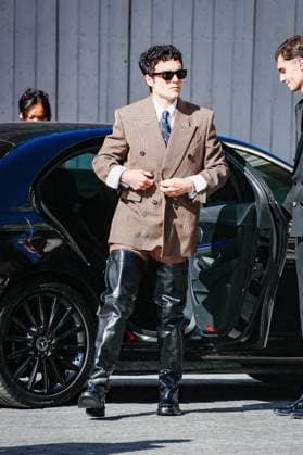 Arrivées au deuxième défilé Saint Laurent de la mode homme Printemps Été 2026 dans le cadre de la Fashion Week de Paris à la Bourse de Commerce Pinault Collection Del Water Gap Arrivées au deuxième défilé Saint Laurent de la mode homme Printemps Été 2026 dans le cadre de la Fashion Week de Paris à la Bourse de Commerce Pinault Collection, à Paris, France, le 24 juin 2025 Christophe Clovis Bestimage Celebs attending the Saint Laurent Menswear Spring Summer 2026 show as part of Paris Fashion Week on June 24, 2025 in Paris, France Paris France  Copyright: xChristophexClovisx xBestimagexChristophexClovisx xBestimagex