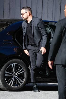 Arrivées au deuxième défilé Saint Laurent de la mode homme Printemps Été 2026 dans le cadre de la Fashion Week de Paris à la Bourse de Commerce Pinault Collection Guest Arrivées au deuxième défilé Saint Laurent de la mode homme Printemps Été 2026 dans le cadre de la Fashion Week de Paris à la Bourse de Commerce Pinault Collection, à Paris, France, le 24 juin 2025 Christophe Clovis Bestimage Celebs attending the Saint Laurent Menswear Spring Summer 2026 show as part of Paris Fashion Week on June 24, 2025 in Paris, France Paris France  Copyright: xChristophexClovisx xBestimagexChristophexClovisx xBestimagex