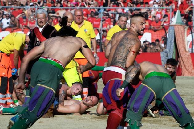 Italien, Historischer Fußball, Calcio storico in Florenz Florence, Stoprico Fiorentino Rossi - Verdi football final, wins the Tournament I Rossi di Santa Maria Novella 06 24 2025 Florence, Italy  Copyright: xGiannixPasquinix xipa-agency.netx xGiannixPasquini IPAx IPA_Agency_IPA59428816