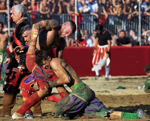 Italien, Historischer Fußball, Calcio storico in Florenz Florence, Stoprico Fiorentino Rossi - Verdi football final, wins the Tournament I Rossi di Santa Maria Novella 06 24 2025 Florence, Italy  Copyright: xGiannixPasquinix xipa-agency.netx xGiannixPasquini IPAx IPA_Agency_IPA59428846