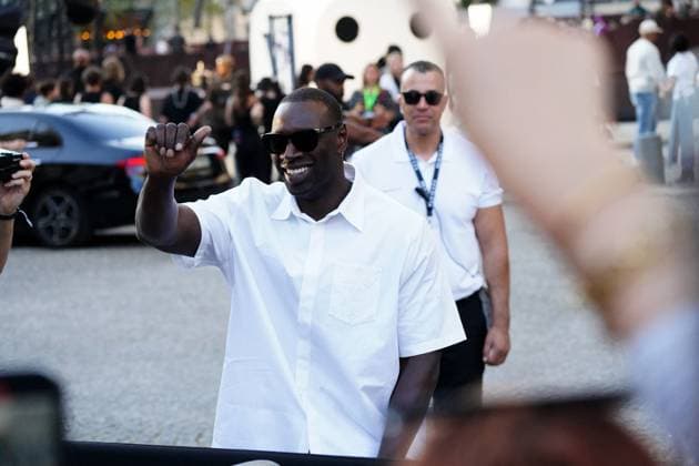 Arrivals at the Louis Vuitton Homme Spring Summer 2026 Collection fashion show during Paris Fashion Week Omar Sy Arrivals at the Louis Vuitton Homme Spring Summer 2026 Collection fashion show during Paris Fashion Week on 24 June 2025 Anne Sophie guebey Bestimage Arrivals at the Louis Vuitton Homme Spring Summer 2026 Collection fashion show during Paris Fashion Week on 24 June 2025 Paris France  Copyright: xAnne-SophiexGuebeyx xBestimagexAnne-SophiexGuebeyx xBestimagex