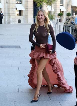 Lila Grace Moss in Paris Lila Grace Moss arrives at the Ritz Hotel . France , Paris on june 24 , 2025  Copyright: xDFYx