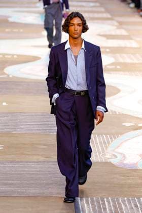 Louis Vuitton Fashion Show Men Ready to Wear Spring Summer 2026 Collection at Paris Fashion Week PFW Louis Vuitton Fashion Show Men Ready to Wear Spring Summer 2026 Collection at Paris Fashion Week on june 24th 2025 Louis Vuitton Fashion Show Men Ready to Wear Spring Summer 2026 Collection at Paris Fashion Week on june 24th 2025 Paris France  Copyright: xAgencex xBestimagexAgencex xBestimagex