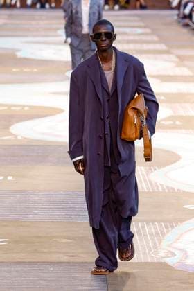 Louis Vuitton Fashion Show Men Ready to Wear Spring Summer 2026 Collection at Paris Fashion Week PFW Louis Vuitton Fashion Show Men Ready to Wear Spring Summer 2026 Collection at Paris Fashion Week on june 24th 2025 Louis Vuitton Fashion Show Men Ready to Wear Spring Summer 2026 Collection at Paris Fashion Week on june 24th 2025 Paris France  Copyright: xAgencex xBestimagexAgencex xBestimagex