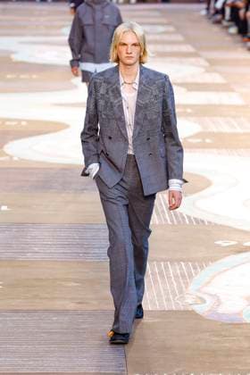 Louis Vuitton Fashion Show Men Ready to Wear Spring Summer 2026 Collection at Paris Fashion Week PFW Louis Vuitton Fashion Show Men Ready to Wear Spring Summer 2026 Collection at Paris Fashion Week on june 24th 2025 Louis Vuitton Fashion Show Men Ready to Wear Spring Summer 2026 Collection at Paris Fashion Week on june 24th 2025 Paris France  Copyright: xAgencex xBestimagexAgencex xBestimagex