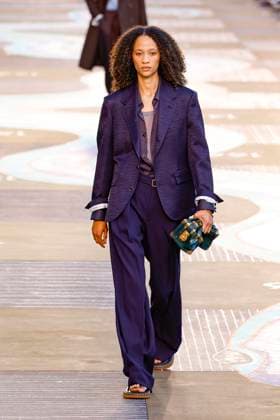 Louis Vuitton Fashion Show Men Ready to Wear Spring Summer 2026 Collection at Paris Fashion Week PFW Louis Vuitton Fashion Show Men Ready to Wear Spring Summer 2026 Collection at Paris Fashion Week on june 24th 2025 Louis Vuitton Fashion Show Men Ready to Wear Spring Summer 2026 Collection at Paris Fashion Week on june 24th 2025 Paris France  Copyright: xAgencex xBestimagexAgencex xBestimagex