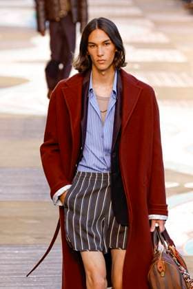 Louis Vuitton Fashion Show Men Ready to Wear Spring Summer 2026 Collection at Paris Fashion Week PFW Louis Vuitton Fashion Show Men Ready to Wear Spring Summer 2026 Collection at Paris Fashion Week on june 24th 2025 Louis Vuitton Fashion Show Men Ready to Wear Spring Summer 2026 Collection at Paris Fashion Week on june 24th 2025 Paris France  Copyright: xAgencex xBestimagexAgencex xBestimagex
