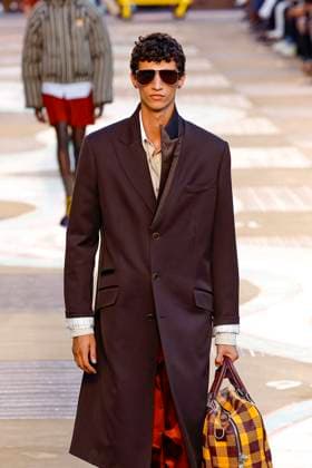 Louis Vuitton Fashion Show Men Ready to Wear Spring Summer 2026 Collection at Paris Fashion Week PFW Louis Vuitton Fashion Show Men Ready to Wear Spring Summer 2026 Collection at Paris Fashion Week on june 24th 2025 Louis Vuitton Fashion Show Men Ready to Wear Spring Summer 2026 Collection at Paris Fashion Week on june 24th 2025 Paris France  Copyright: xAgencex xBestimagexAgencex xBestimagex