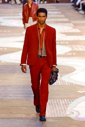 Louis Vuitton Fashion Show Men Ready to Wear Spring Summer 2026 Collection at Paris Fashion Week PFW Louis Vuitton Fashion Show Men Ready to Wear Spring Summer 2026 Collection at Paris Fashion Week on june 24th 2025 Louis Vuitton Fashion Show Men Ready to Wear Spring Summer 2026 Collection at Paris Fashion Week on june 24th 2025 Paris France  Copyright: xAgencex xBestimagexAgencex xBestimagex